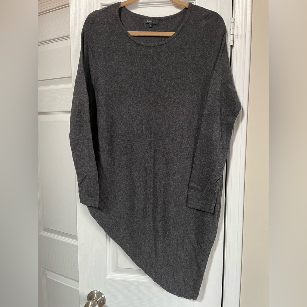 Asymmetrical tunic style long light sweater